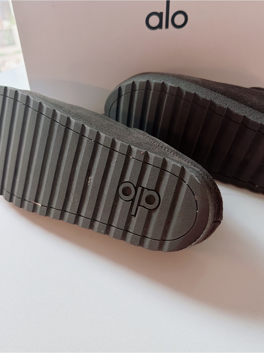 Alo Recovery Slipper, Espresso - Picture 8 of 10